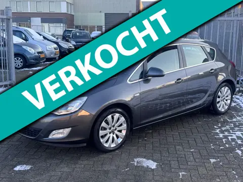 Opel Astra 1.4 Turbo Sport 140PK! Schuifdak l Stoelverwarming l Airco l LMV l Cruise l PDC V+A! TOPS