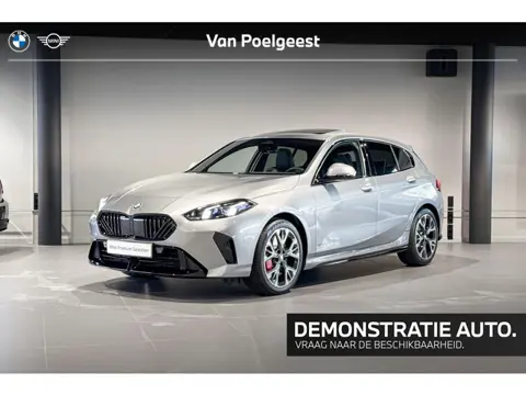 BMW 1 Serie 120 M Sport Design Edition | Glazen Panoramadak | Stoelverwarming | Achteruitrijcamera |