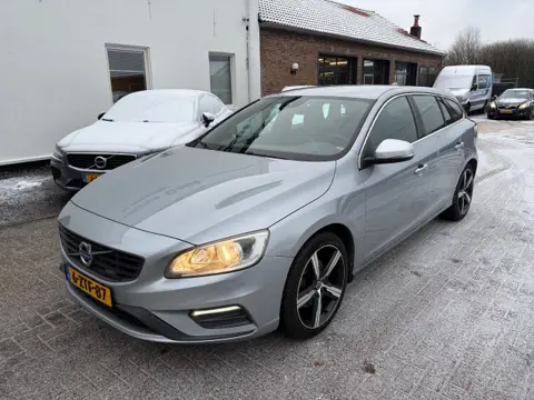 VOLVO V60 T3 R-Design