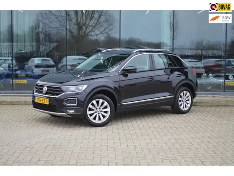 Volkswagen T-ROC 1.5 TSI Style | Trekhaak | Digi. dash | Camera | Stoel- Stuurwielverwarming | Carpl