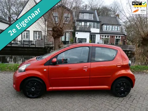 Toyota Aygo 1.0 VVT-i Comfort 5-deurs Airco Navi 2e eigenaar Zuinig A-Label