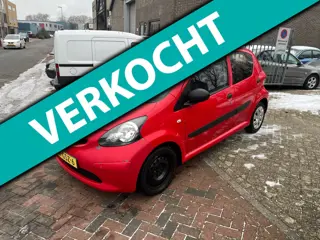 Toyota Aygo 1.0-12V! DEALER ONDERHOUDEN! 5 DEUR!