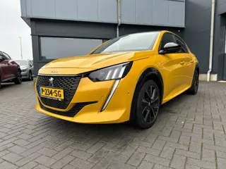 PEUGEOT 208 1.2 PureTech GT-Pack Navi Camera Panorama 