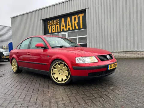 Volkswagen Passat 4.0 W8 | XENON | LEDER | CLIMATE | NIEUWSTAAT | YOUNGTIMER | APK 12-2026 |