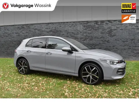 Volkswagen Golf 1.5 eTSI Edition 50 Pano/Trekhaak/navi/ harman kardon/head-up/Automaat