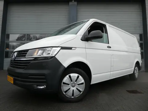 Volkswagen Transporter 2.0 TDI L2H1 airco navigatie pdc 3 zits trekhaak