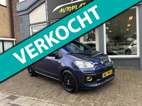 Volkswagen Up! 1.0 take up!/ GTI BUMPER / 17 INCH/ CARWRAP/ STAGE 1/ APK