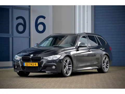 BMW 3-serie Touring 320i M Sport / Panorama / Leder / NL Auto / 19 Inch / Shadowline / LED