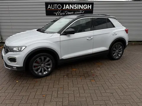 Volkswagen T-Roc 1.5 TSI Sport Nieuwstaat!! | ACC | Led Koplampen | Navigatie | Stoelverwarming | LM