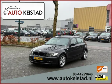 BMW 1-serie 116i AUTOMAAT CLIMA/CRUISE/NAVIGATIE! 1 JAAR APK!