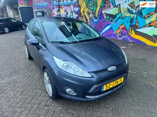 Ford Fiesta 1.25 Ghia dikke 17 inch velgen airco stereo orig Nederlands 5 deuren boeken aanwezig rij