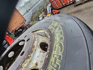 Michelin 280/75 R 22.5 TERMNAL TRACTOR TIRE EXTRA HEAVY DUTY.