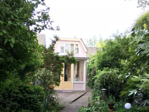 Vakantiehuis met mooie tuin in het centrum van De Cocksdorp