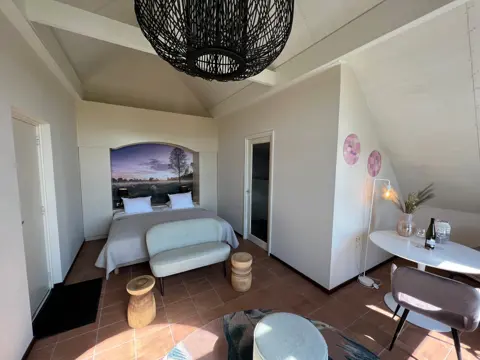 Riante Deluxe hoekkamer op de eerste verdieping met heerlijk uitzicht