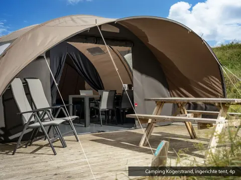 Kamperen in de duinen in compleet ingerichte tent bij De Koog