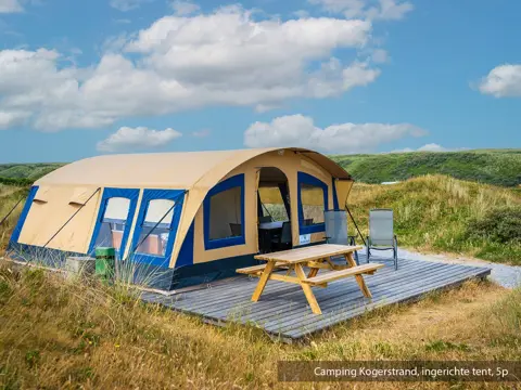 Kamperen in de duinen in compleet ingerichte tent bij De Koog