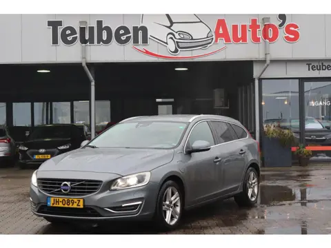 Volvo V60 2.4 D6 Twin Engine Momentum Navigatie, Stoel- en stuurverwarming, Trekhaak, Camera, Lichtm