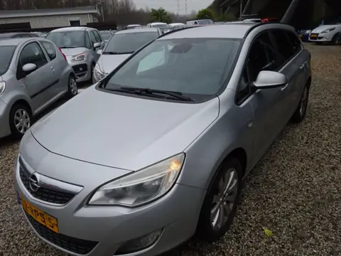 Opel Astra Sports Tourer 1.4 Turbo Cosmo, Navigatie, Cruise control, Airco