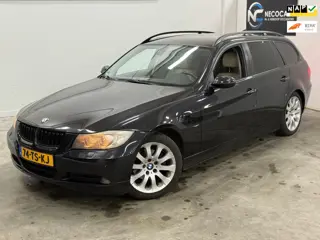 BMW 3-serie Touring 318i High Executive / AUTOMAAT / MULTIEMEDIA-NAVI / DEALER ONDERHOUDEN