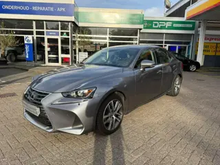 Lexus IS 300h Hybrid
