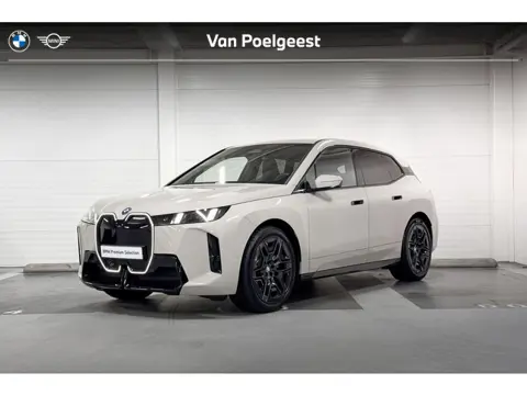 BMW iX xDrive45 | M Sport Pro | Stoelverwarming | Driving Assistant Plus | Harman/Kardon | Stuurwiel