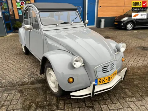 Citroen 2 CV 2CV6 Special nieuwe vloerplaat corrosie in zeer goede staat een zij kant wat aandacht p