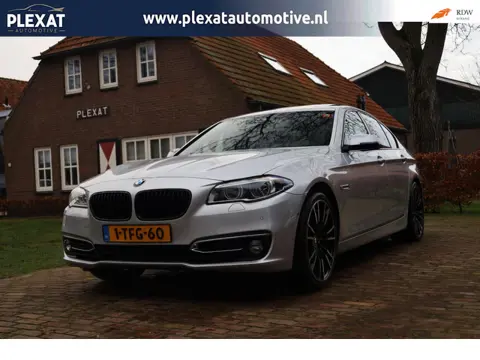 BMW 5-serie 535i Luxury Edition Aut. | Dodehoekbewaking | HUD | Camera | Elek. Achterklep | Schuif-K