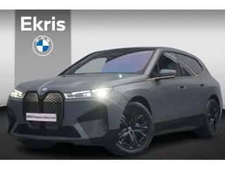 BMW iX M60 High Executive 112 kWh | Full PPF + Klasse 5 / Trekhaak / Panoramdak Sky Lounge / Soft Cl