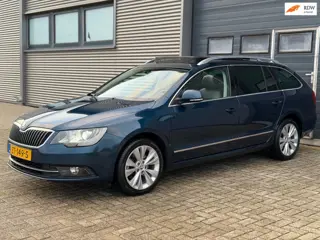 Skoda Superb Combi 2.0 TDI Ambition NAVI - CLIMA - PANO - TREKHAAK - LED!