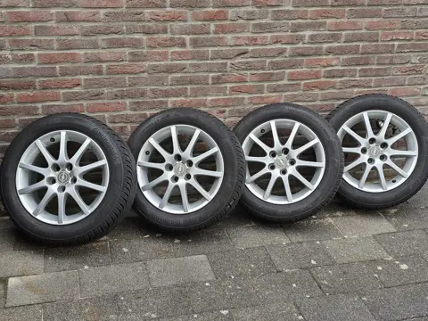 Mooie lichtmetalen velgen met Continental winterband voor Opel / Saab