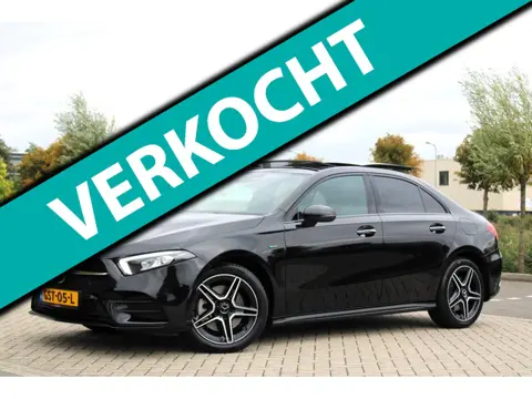 Mercedes-Benz A-klasse 250 e AMG Camera Pano Burmester Night