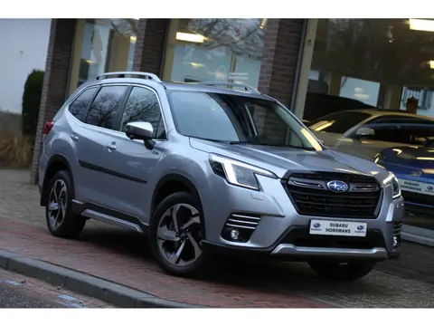 Subaru Forester 2.0i e-BOXER Premium Schuifdak Leer LED Camera ACC