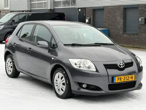 Toyota Auris 1.4-16V Terra