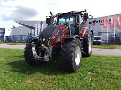 Valtra T 214 D (bj 2016)