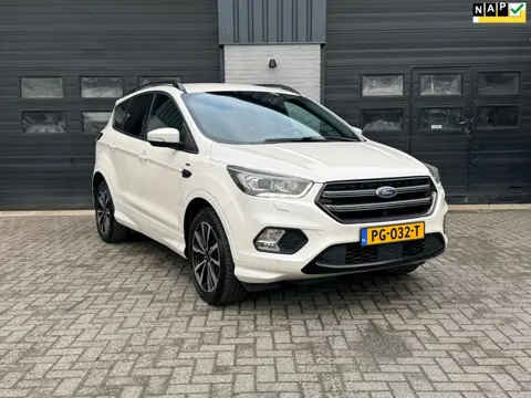 Ford Kuga 1.5 EcoBoost ST Line, NL Auto, Trekhaak, Aur Camera.