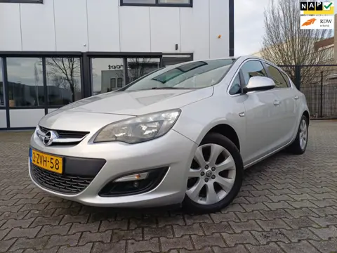 Opel Astra 1.4 Turbo 140PK AIRCO/NAVI/TREKHAAK/6BAK/PDC/CRUISE