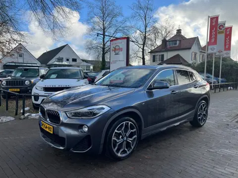 BMW X2 SDRIVE20I HIGH EXECUTIVE 192PK M-PAKKET AUT. / SCHUIFDAK / 19'' LMV / NAVI / LEDER / CAMERA