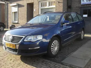 VOLKSWAGEN PASSAT 1.6 FSI Comfortline, LEES!!