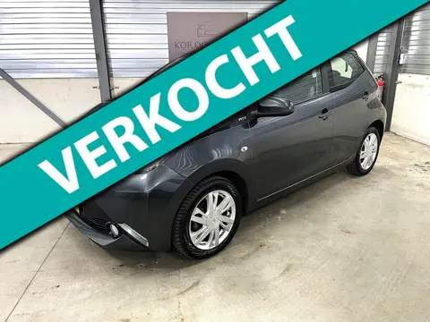 Toyota Aygo 1.0 VVT-i x-cite airco navischerm cruise control