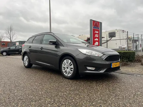 Ford Focus Wagon 1.0 Titanium | Cruise Control | Trekhaak | Carplay | NAVI | Parkeersensoren achter 