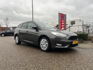 Ford Focus Wagon 1.0 Titanium | Cruise Control | Trekhaak | Carplay | NAVI | Parkeersensoren achter 