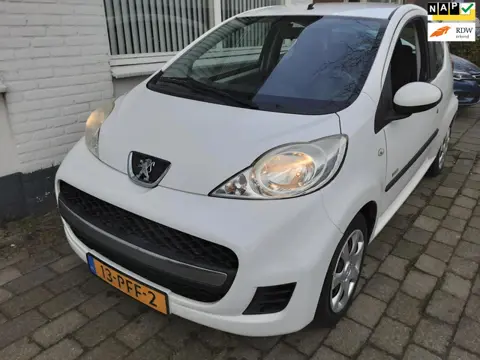 Peugeot 107 1.0-12V Millesim 200