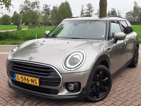 MINI COOPER Clubman 1.5 136pk Lederen-bekleding Airco Cruise-control Navigatie Bluetooth
