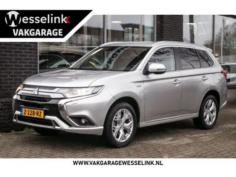 Mitsubishi Outlander 2.4 PHEV Intense | afn. trekhaak | Apple carplay | Camera |