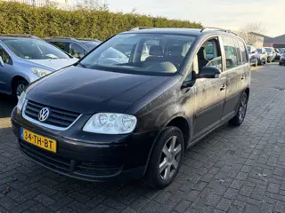 Volkswagen Touran BJR 2006 1.6-16V FSI 116 PK Business APK 01-2027! | CLIMA | TREKHAAK | CRUISE
