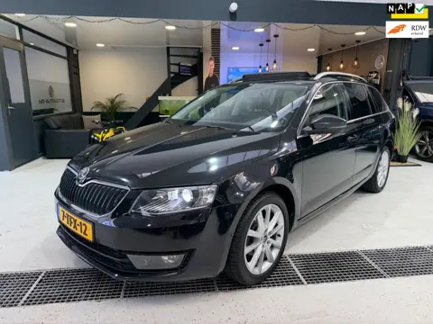 Skoda Octavia Combi 1.2 TSI DSG|AUT|Pano|Keyless|Canton|Stoelverw|PDC|NAP