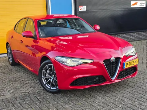 Alfa Romeo Giulia 2.0T Sport / AUT / ECC / Elek Pakket / Stuurverwarming / Stoelverwarming / Led / P