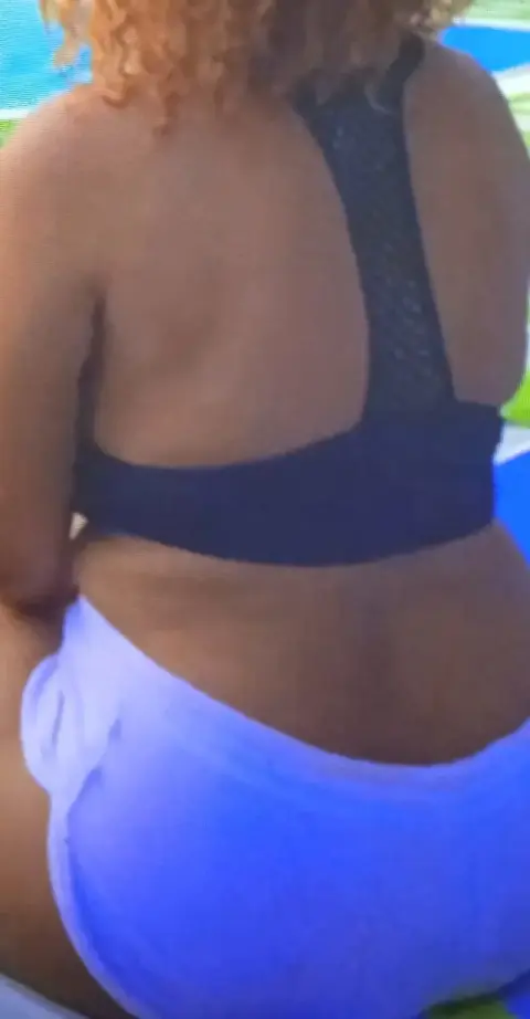 Hoy met.sonita doet lekkere massage