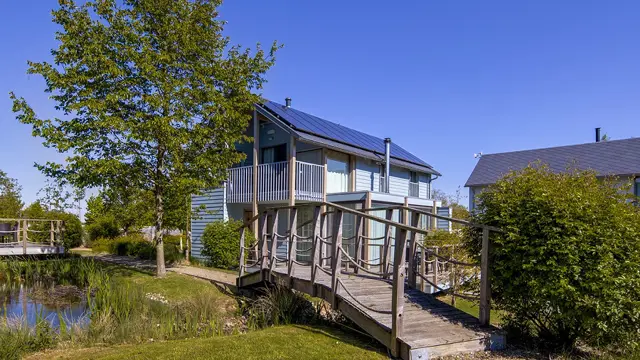 Luxe villa voor 6 personen op een vakantiepark aan een meer