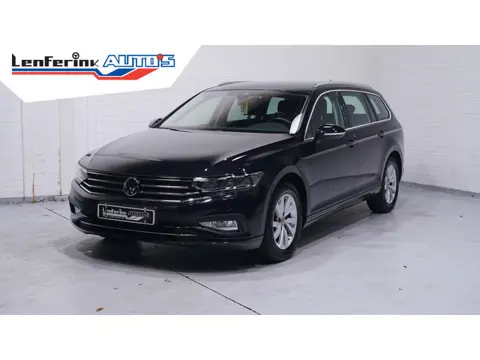 Volkswagen Passat Variant 1.5 TSI Business Wegklapbare trekhaak Navi Camera Apple Carplay Voorruitve